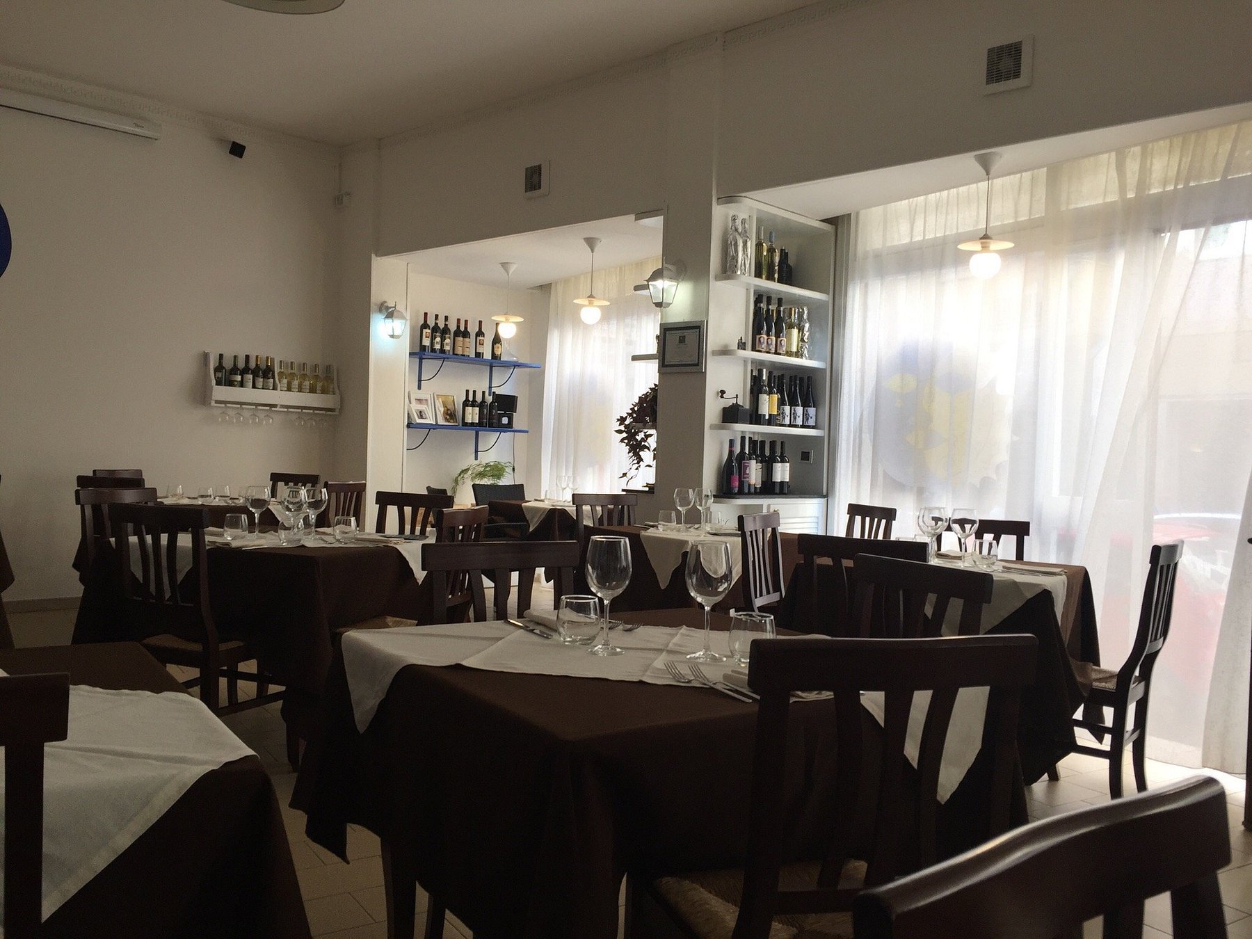 osteria gioia e gusto cagliari interni